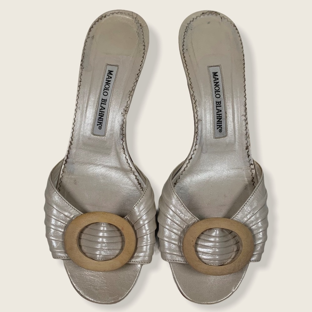Manolo Blahnik - Pearl white kitten heels